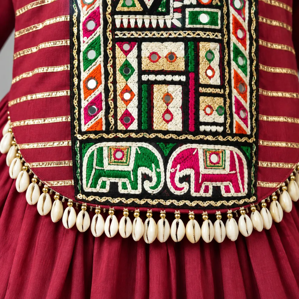 06_embroidery_shell_detail.webp