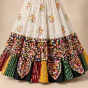 05_skirt_border_detail.webp
