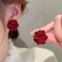 Vintage Flocking Wine Red Rose Flower Earrings Elegant Resin Stud Earrings for Women Lightweight Floral Jewellery Gift